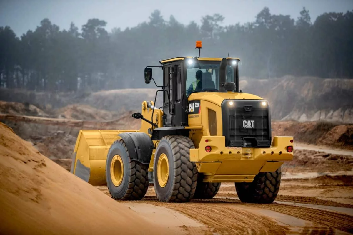 Фронтальный погрузчик Cat 930