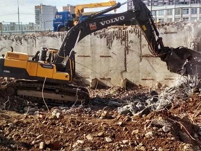 Гусеничный экскаватор-разрушитель Volvo EC480DHR