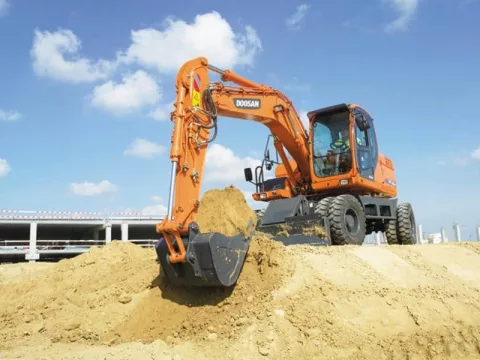 Колесный экскаватор DOOSAN DX160W