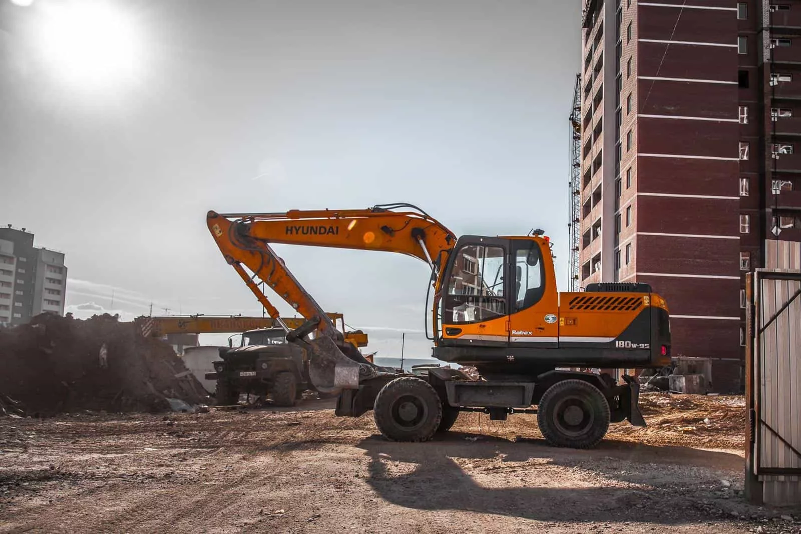 Колесный экскаватор Hyundai R180W-9S