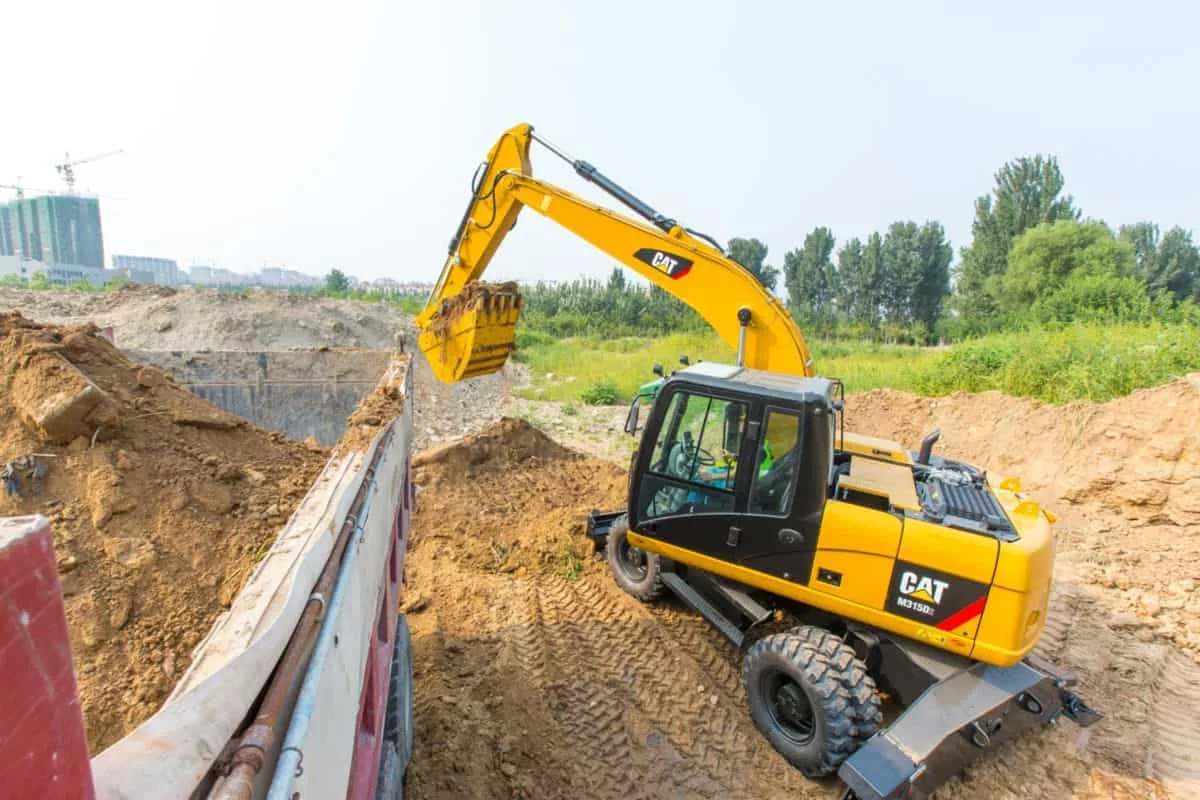 Колёсный экскаватор CAT M315D2