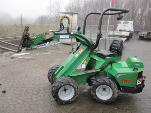 Мини-погрузчик Avant 520