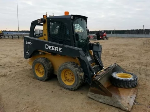 Мини-погрузчик John Deere 318D
