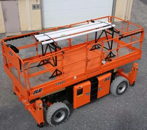 Ножничный подъёмник JLG 330LRT